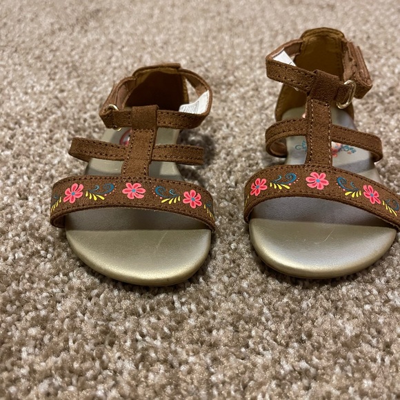 Sandals - Toddler size 5 1/2c - Picture 1 of 4